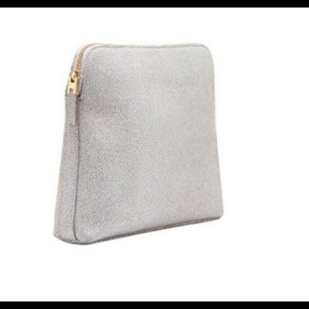 India Hicks Insider. Perfect on its own or to organize within a tote.